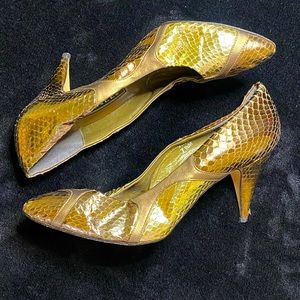 Gold snakeskin shoe